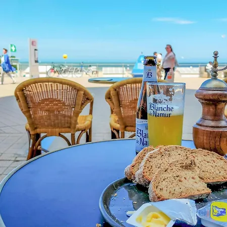 Appartement Awesome In With House Sea View Ostende
